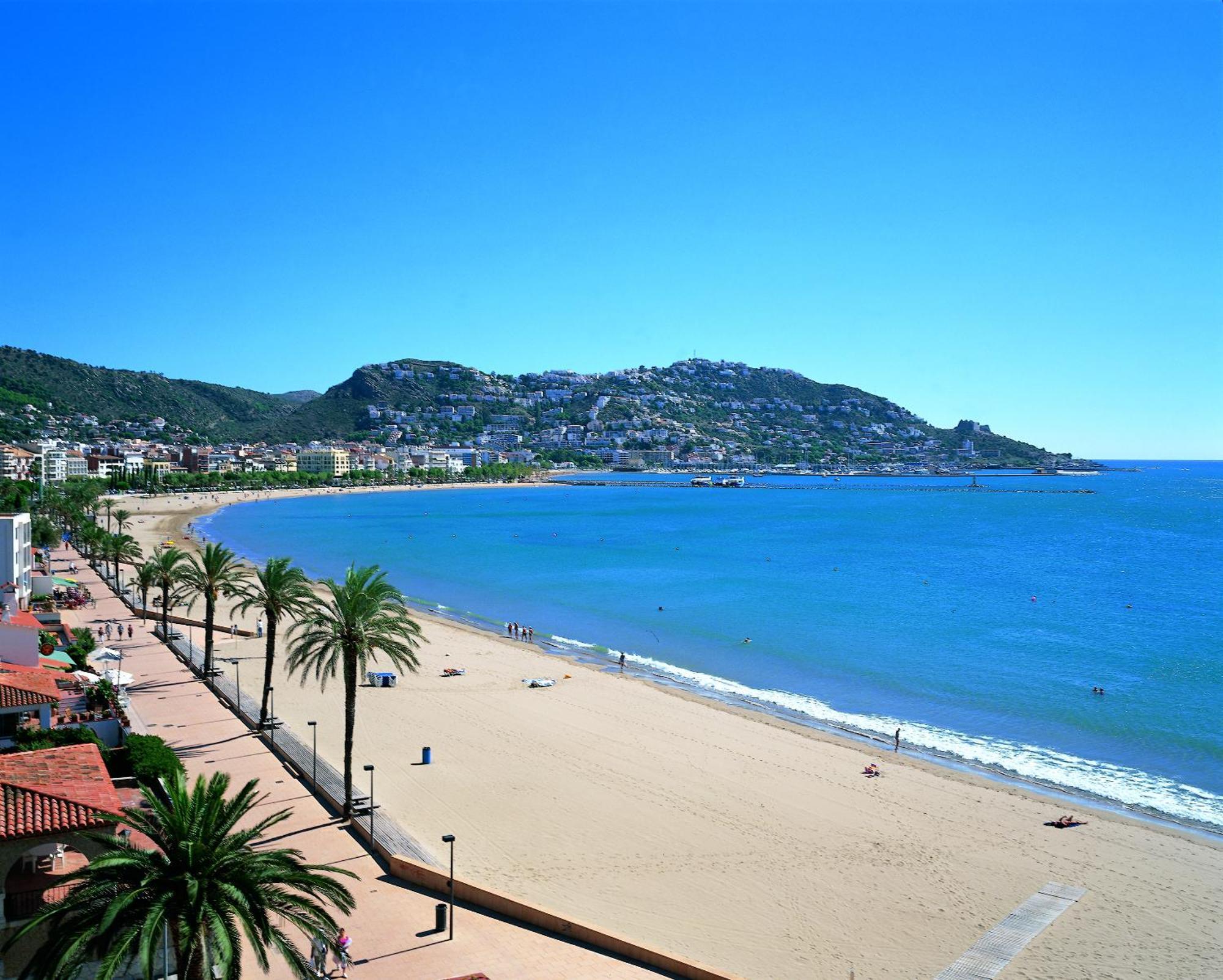 Hotel Canyelles Platja 4*
